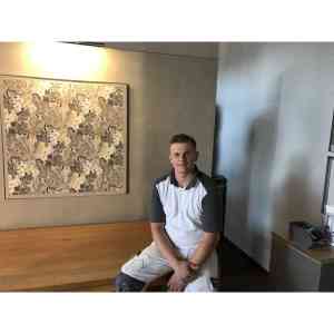 Berg im Bahnhof, Fachhandel f. Innenraum u. Fassadengestaltung Michael Berg, Malerfachbetrieb Adrian Poprawa.jpg