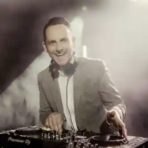 DJ MOR.jpg