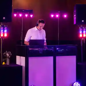 DJ Phyl | Club DJ, Events, Hochzeiten.jpg