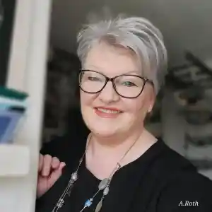 Trauerrednerin Alexandra Roth.jpg