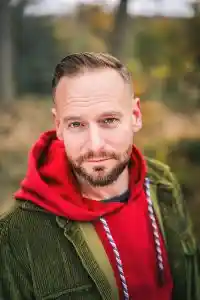 Freier Redner Tobias Broek.jpg