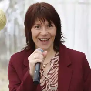 Kerstin Brand - Freie Rednerin (IHK) für Trauungen, Trauerfeiern, Tiertrauerfeiern und Kinderwillkommensfeste.jpg