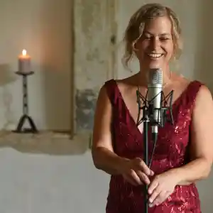 Diane Eisenhawer - Sopranistin - Sängerin für festliche Anlässe.jpg