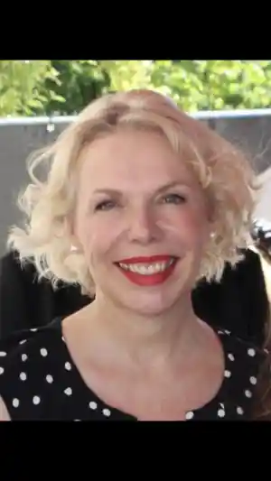 Freie Rednerin und Sängerin Sabine Heil.jpg