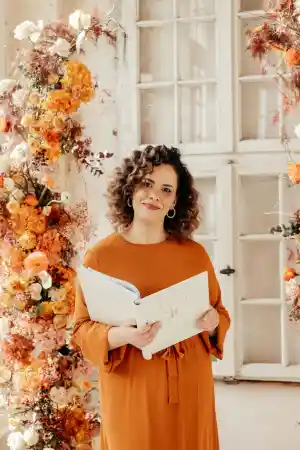 Janine Tresemer - Traurednerin & Hochzeitssängerin.jpg