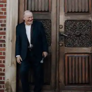 Bernhard Neumann, Freier Redner, Hochzeitsredner, Trauerredner und Kinder-Willkommensfeste.jpg