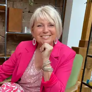 Uta Parg - Rednerin und Sängerin.jpg