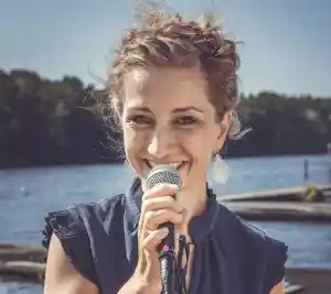 Anne Fraune - Sängerin & Traurednerin.jpg