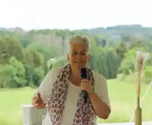 Die Glücksbotschafterin - Freie Rednerin Tanja Rauth.jpg