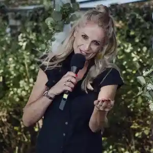 Freie Rednerin Sandra Scholz Lebeninworten.jpg