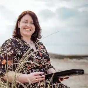 Hochzeits-und Trauerrednerin Marlena Schenk / Herz.Echt.jpg