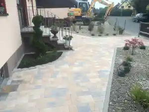 Henze Garten- & Landschaftsbau.jpg