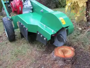 Baumstumpfnager - Wurzelfräsen & Gartenpflege.jpg