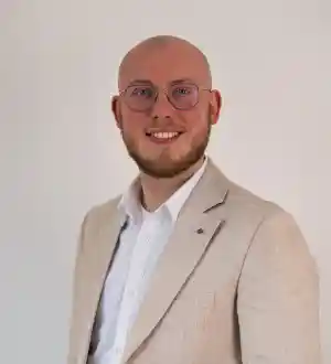 Fabian Benz Deutsche Vermögensberatung.jpg