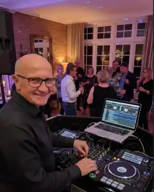 Burgdisco DJ Latino.jpg