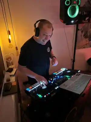 DJ 7SPIN.jpg