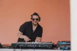 DJ RE-SOUND.jpg
