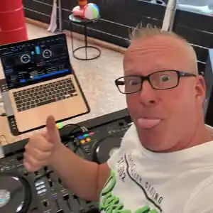 Markus DJ MoMo.jpg