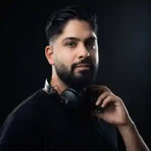 DJ Veeny.jpg
