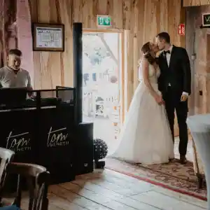 DJ Tom Beneth.jpg