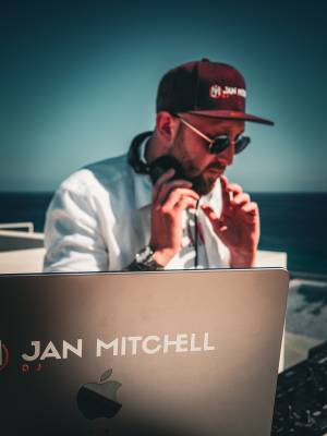 DJ Jan Mitchell - Event DJ & Award Gewinner.jpg