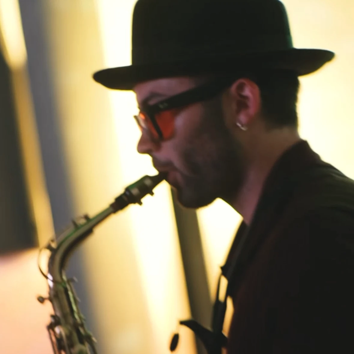 DJ mit Saxophon | Giannis Nicou für Hochzeiten & Events.jpg