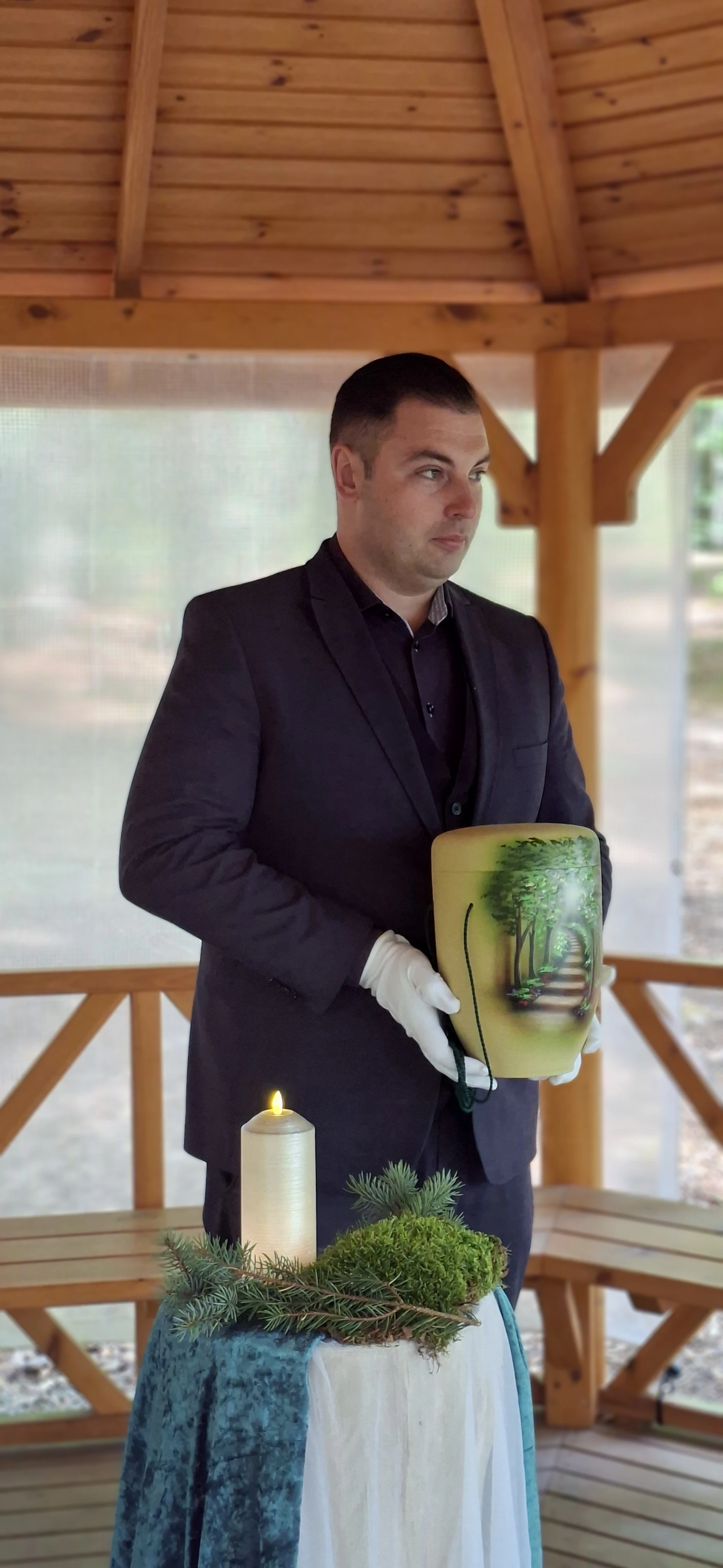 Bestatter Chemnitz - Bestattung mit Herz Inh. Robert Schneider.jpg