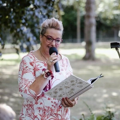 Sängerin und Rednerin - Katja Forg.jpg