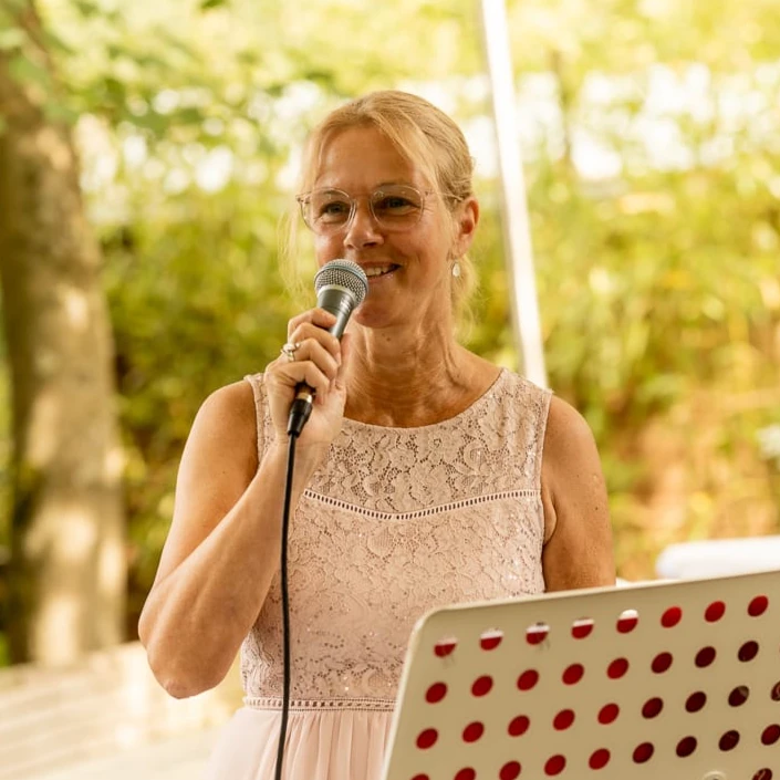 Freie Trauungen Freie Traurednerin NRW Heike Bartels.jpg