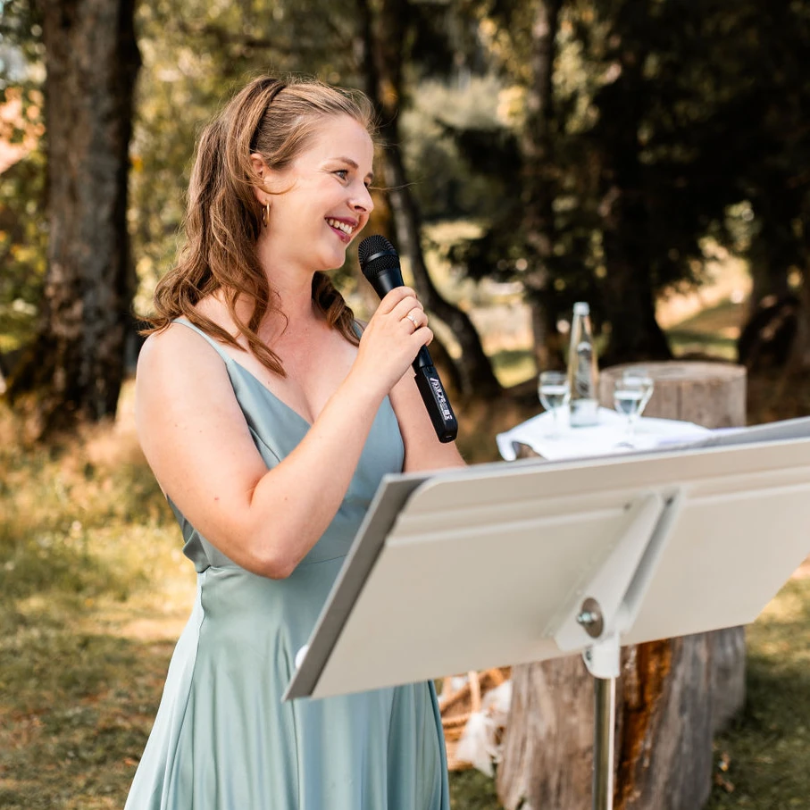 Ines spricht - Freie Traurednerin & Trauerrednerin.jpg