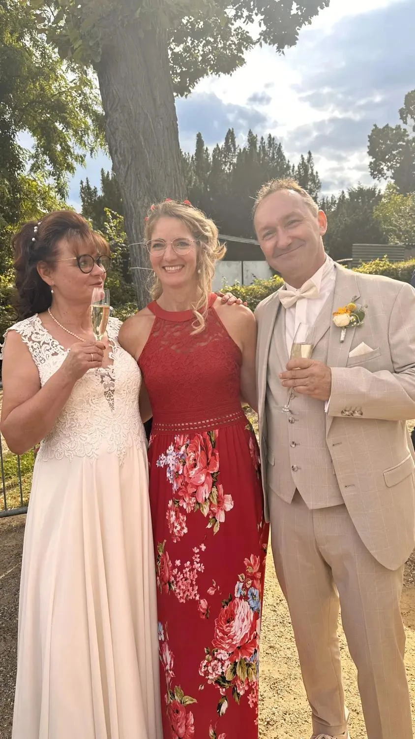 Daniela Maul freie Trauungen, Trauerreden und persönliche Liebeslieder - Klangmassagen.jpg