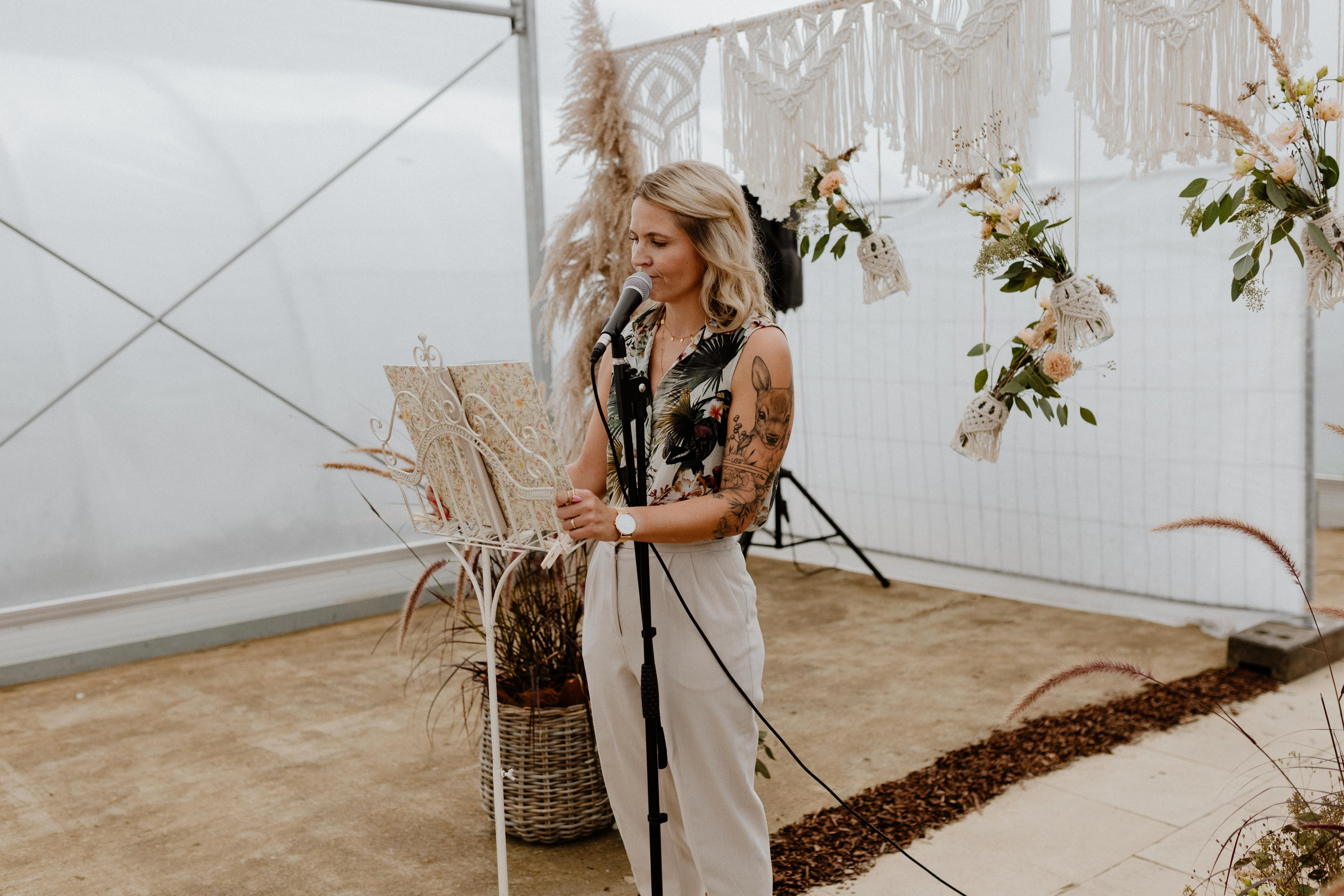 Freie Rednerin Anna Fasse.jpg