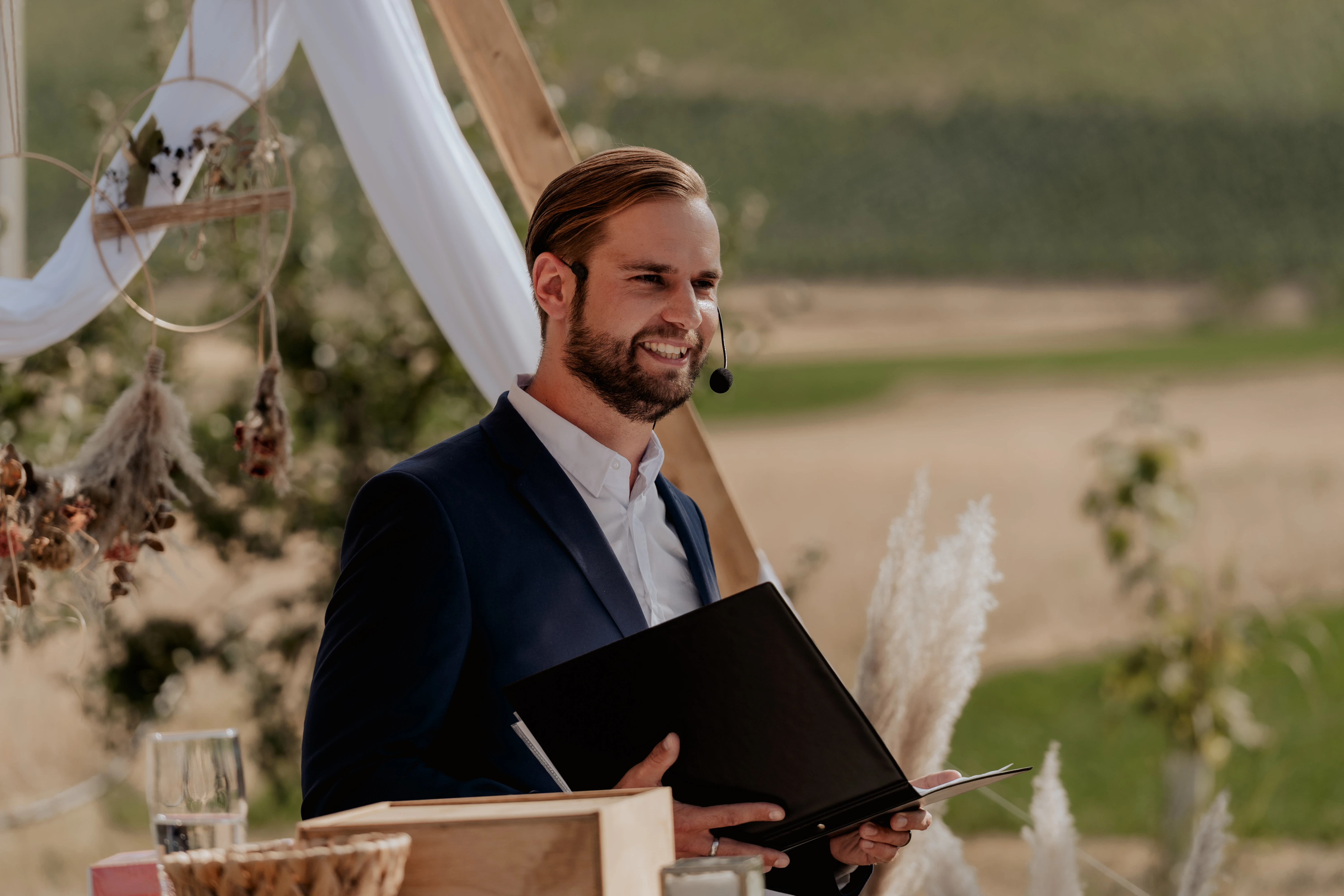 Dein Hochzeits Trauredner für freie Trauungen aus Schweinfurt.jpg