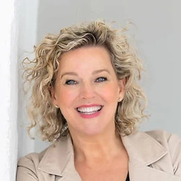 Julia Schuchardt Communications.jpg