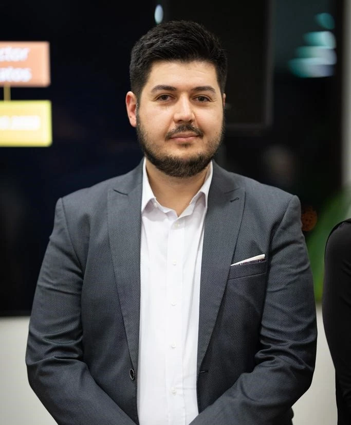 Nazim Olcay Oktay (Deutsche Vermögensberatung).jpg