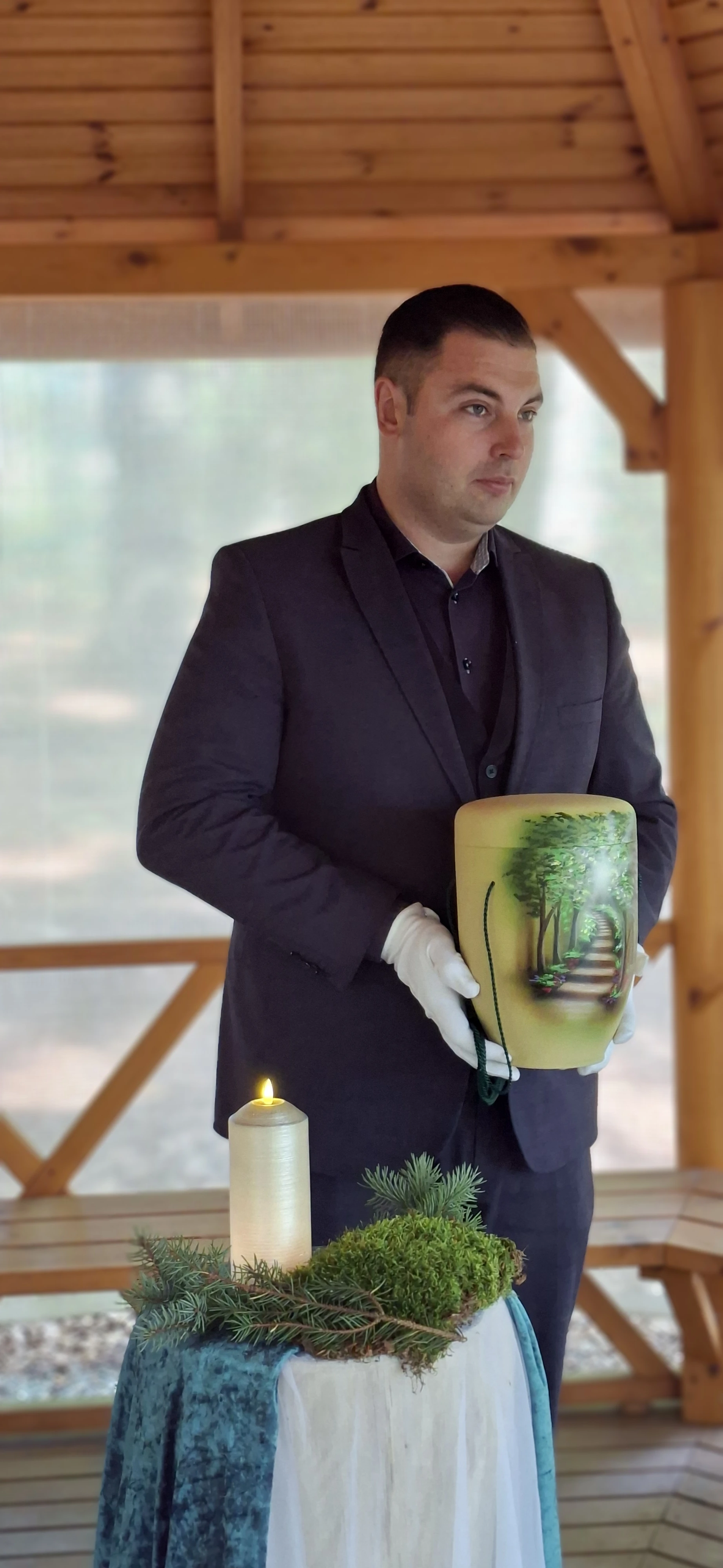 Bestattungen mit Herz Inh. Robert Schneider.jpg