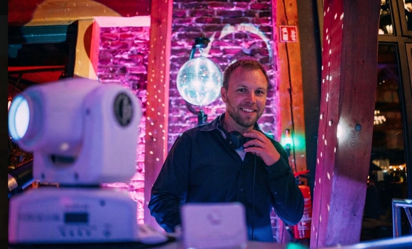 DJ SeNi - Sebastian Gerber - Hochzeits- und Event-DJ Kassel.jpg