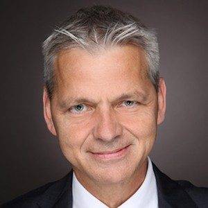 Pia Richter, selbstständige Finanzberaterin für die Deutsche Bank.jpg