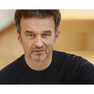 CAPITAL HEADSHOTS BERLIN.jpg