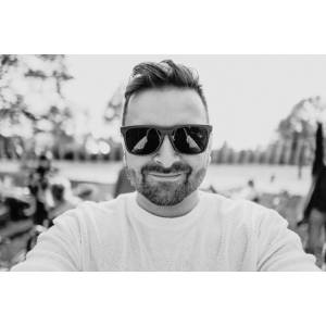 Sven Malojlo Portrait- & Hochzeitsfotograf.jpg