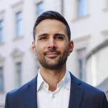 Mehmet Yardimci, selbstständiger Finanzberater für die Deutsche Bank.jpg