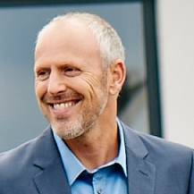 Postbank Immobilien GmbH Julia Maksimov.jpg