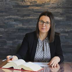 Alina Jünger Rechtsanwältin.jpg