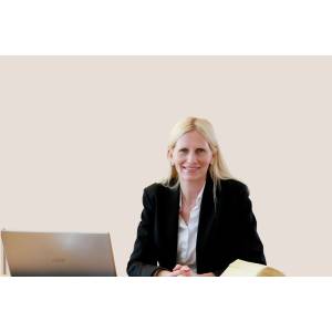 Martina Zeller-Niggl Rechtsanwältin.jpg