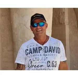 Tom’s Fahrschule.jpg