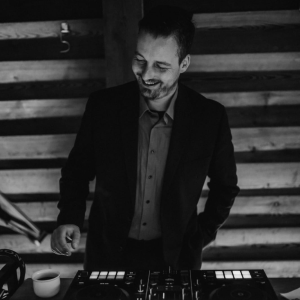 DJ Turm - DJ für Hochzeiten & Events.jpg