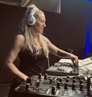 DJane Angie Hunt.jpg