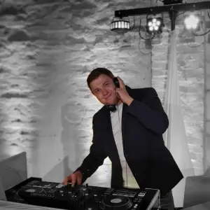 Trave Event-DJ.jpg