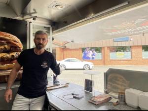 Roadrunnerburger - Catering & Burger Foodtruck.jpg